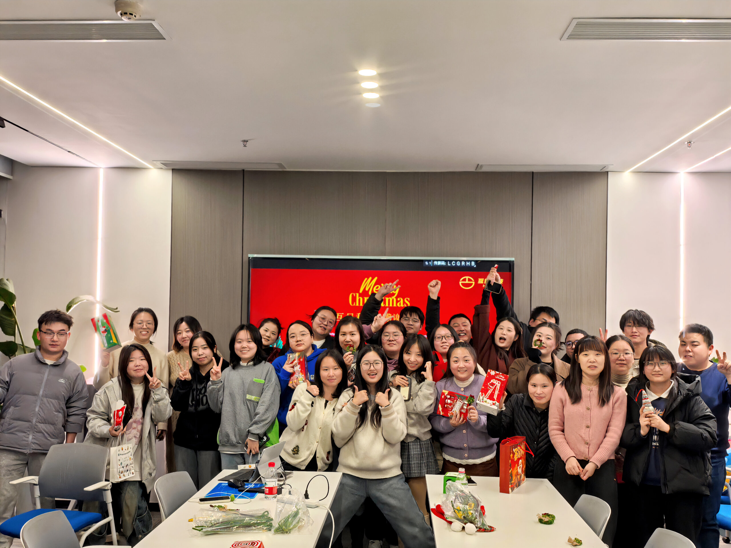 這個圣誕不孤單：互旦科技party夜點燃你的快樂火花！